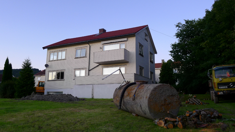 ILLUSTRASJON: Hus med oljetank