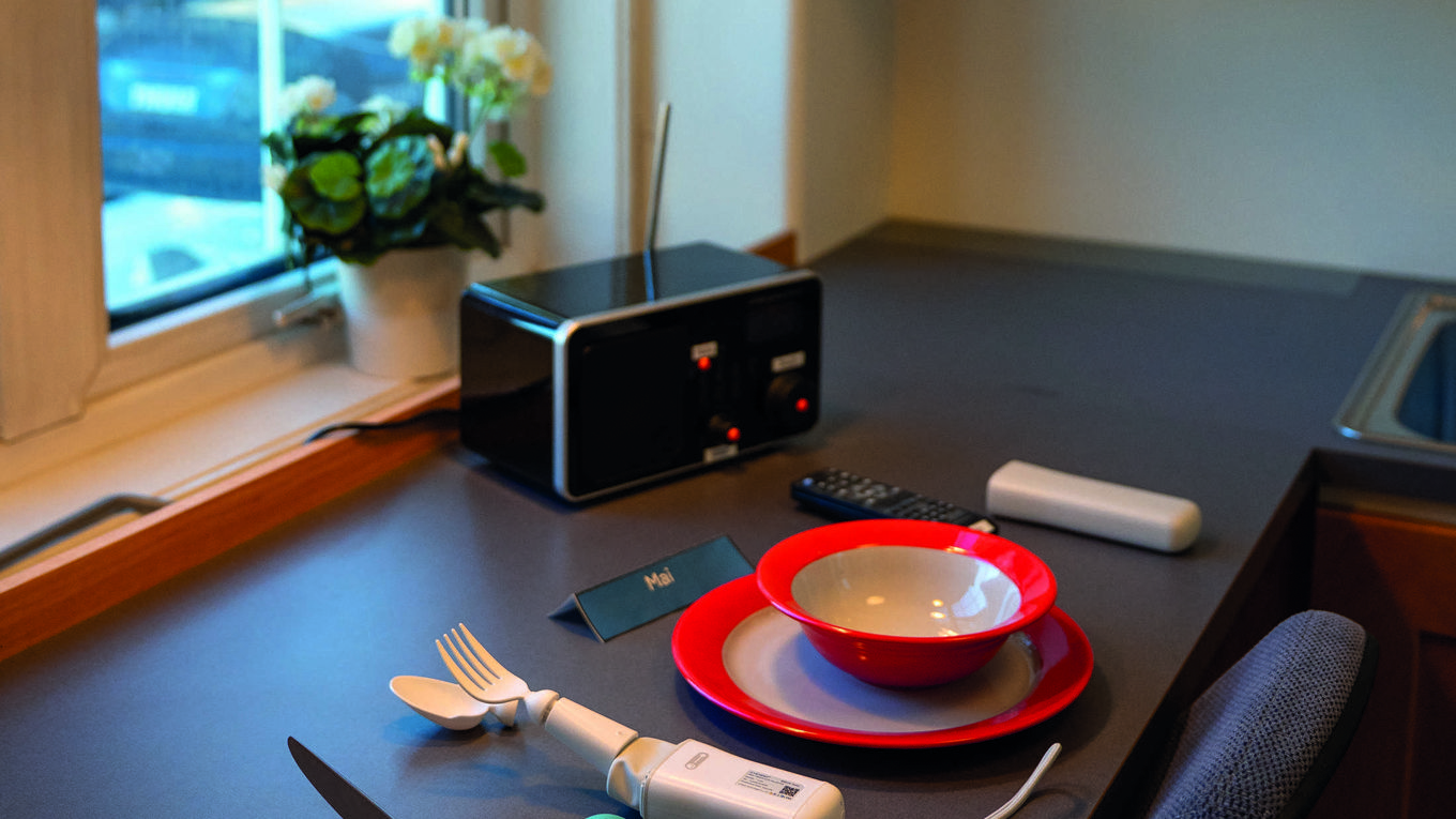 Kontrastfarger på kanten av tallerkenen gjør det enklere å spise