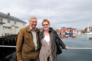 PARADIS: Magne Oterholm og kona Toril Ytterland Oterholm reiser til Smøla så ofte de kan. Fra gammelt av har Veiholmen vært et av de viktigste fiskeværene i Møre og Romsdal. Under vinterfisket kom det hundrevis av fiskere hit ut. 