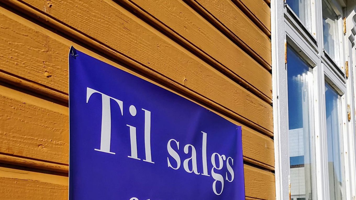 "Til salgs"-skilt på en bolig