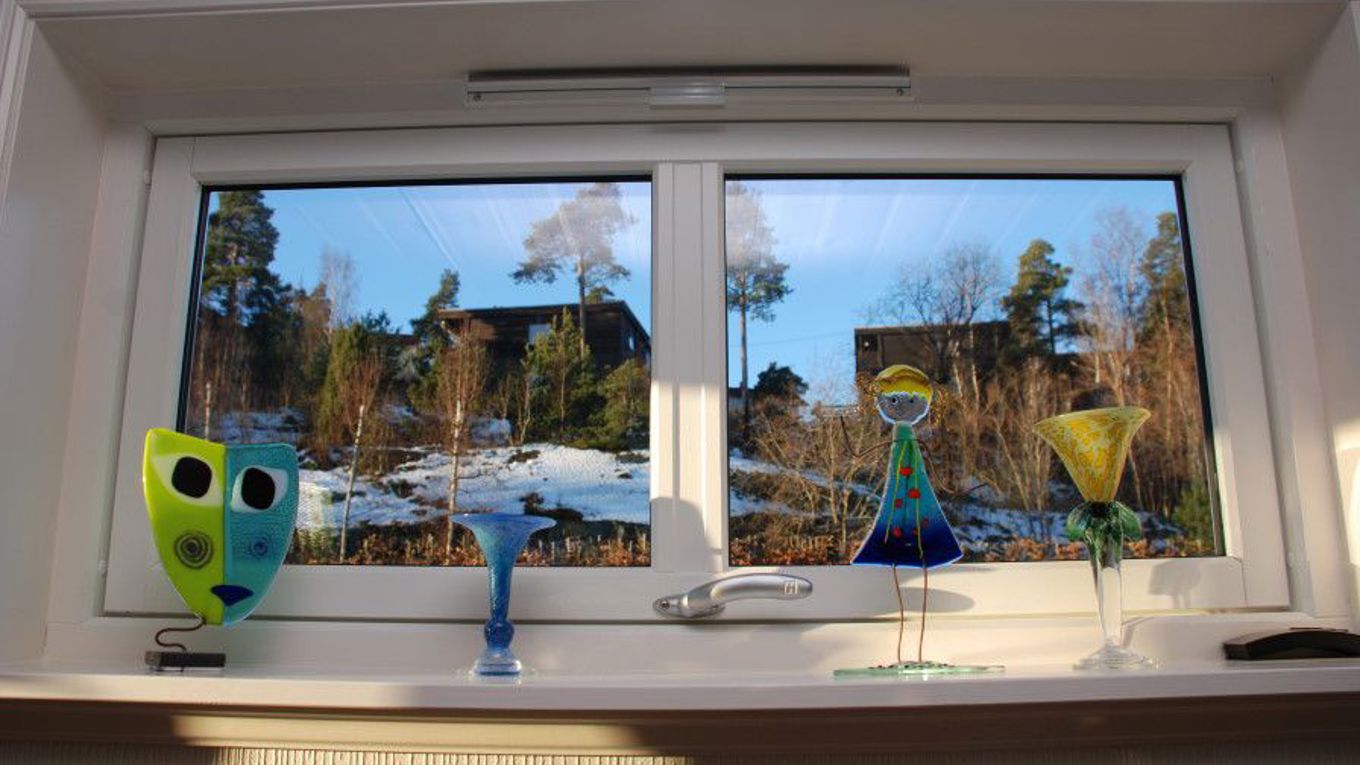 Et vindu med ventilasjon integrert over