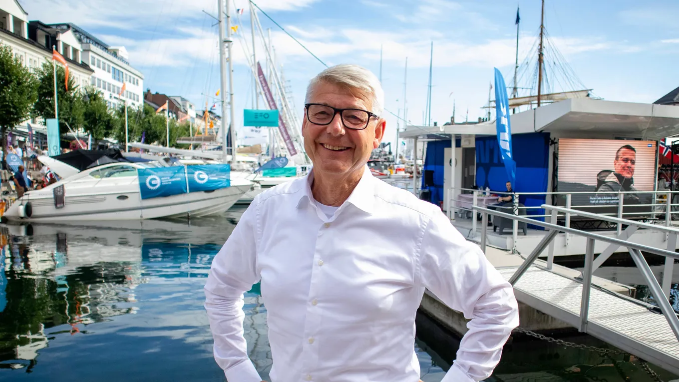 Morten Andreas Meyer på brygga i Arendal