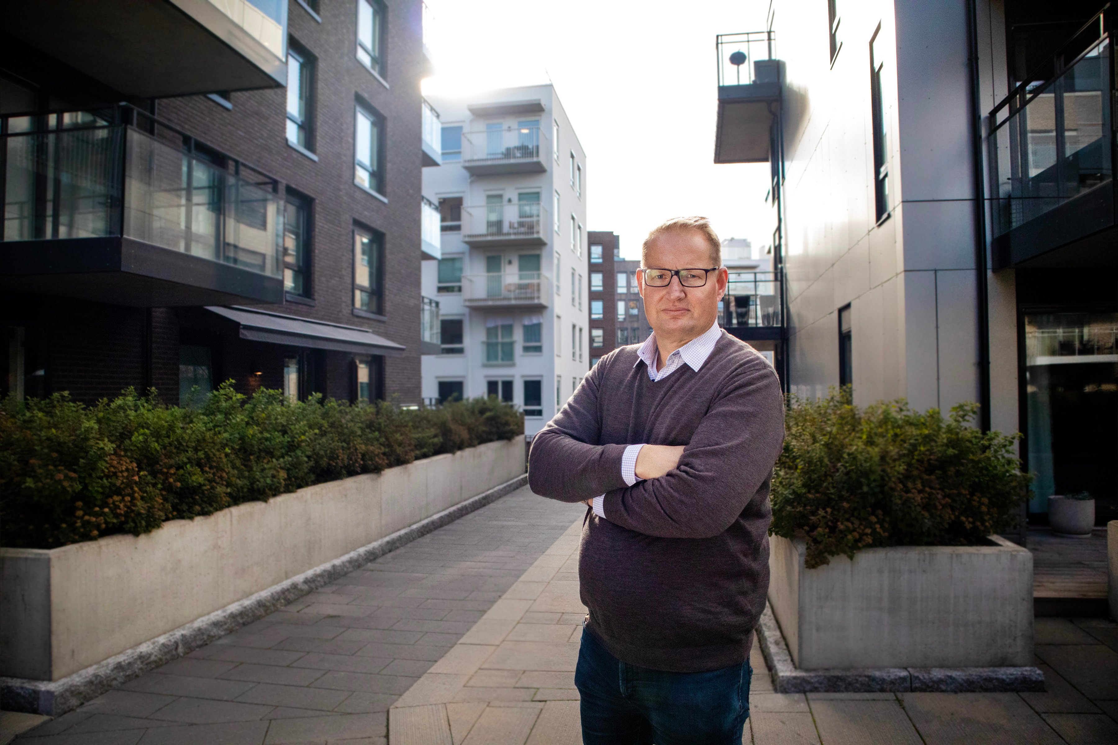 Carsten Pihl foran en blokk