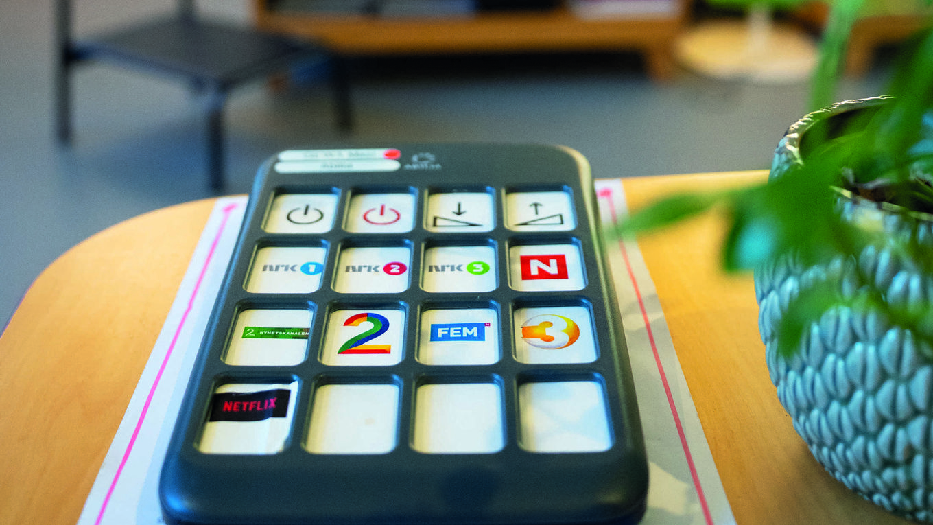 En fjernkontroll viser hvilke kanaler som er tilgjengelige
