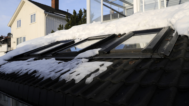 TAKVINDU: Smeltematter rundt vinduet hindrer isdannelse rundt takvinduet ditt. Foto: Nina Granlund Sæther. 