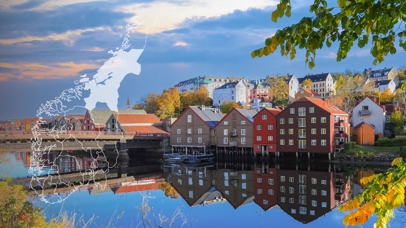 Foto trehus ved nidelva og Gamle Bybro i Trondheim. Grafikk av kart med Trøndelag distrikt markert i hvitt.