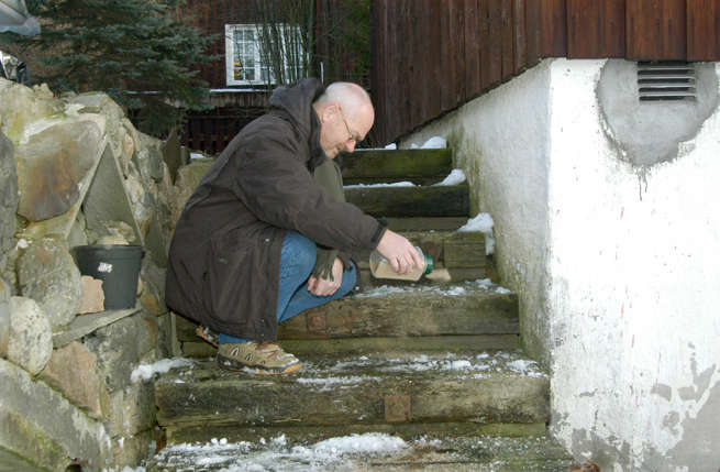 Et lite lag Ice-Crust i trappen vil gjøre den sikrere å gå på. Foto: Nina Granlund Sæther