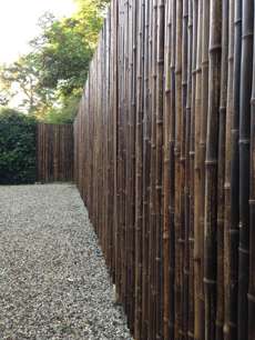 Brun bambus fra Indonesia, montert som levegg