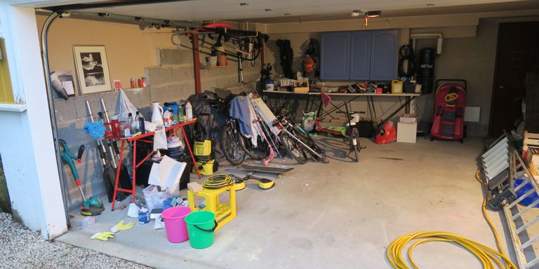 Ser garasjen slik ut? Hiv alt ut og sorter Foto: Robert Walmann/IFI