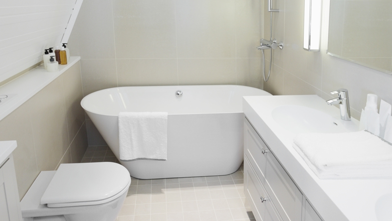 SOM GAMMELT: Dersom du mangler dokumentasjon på oppussing av badet, risikerer du at det vurderes dårlig i boligsalgsrapporten. Sørg derfor for å få dokumentasjon fra rørleggeren. Foto: Scanstockphoto / Stocksnapper.