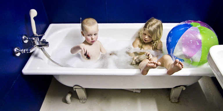 FØLG MED: Det lønner seg å følge med på at badet ditt er i orden. Foto: Tarjei E. Krogh.
