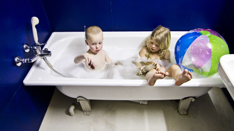 FØLG MED: Det lønner seg å følge med på at badet ditt er i orden. Foto: Tarjei E. Krogh.