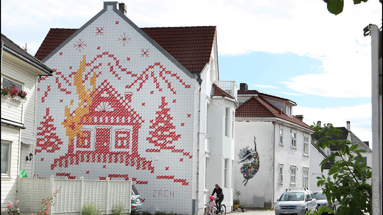 Veggkunst av Ernest Zacahrevic på en bolig i Stavanger. Kunstverket på huset i bakgrunnen er laget av Martin Whatson. Foto: Ian Cox 
