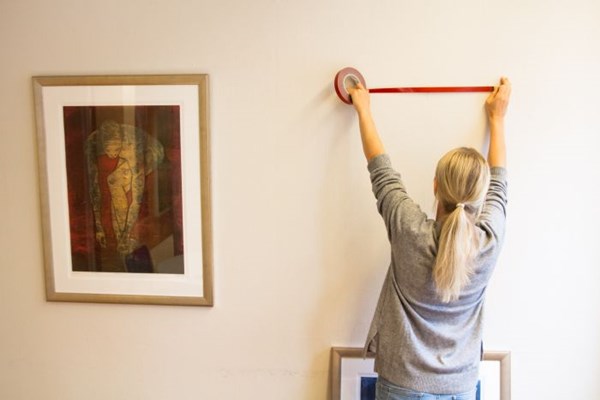 Henge opp bilder uten spiker