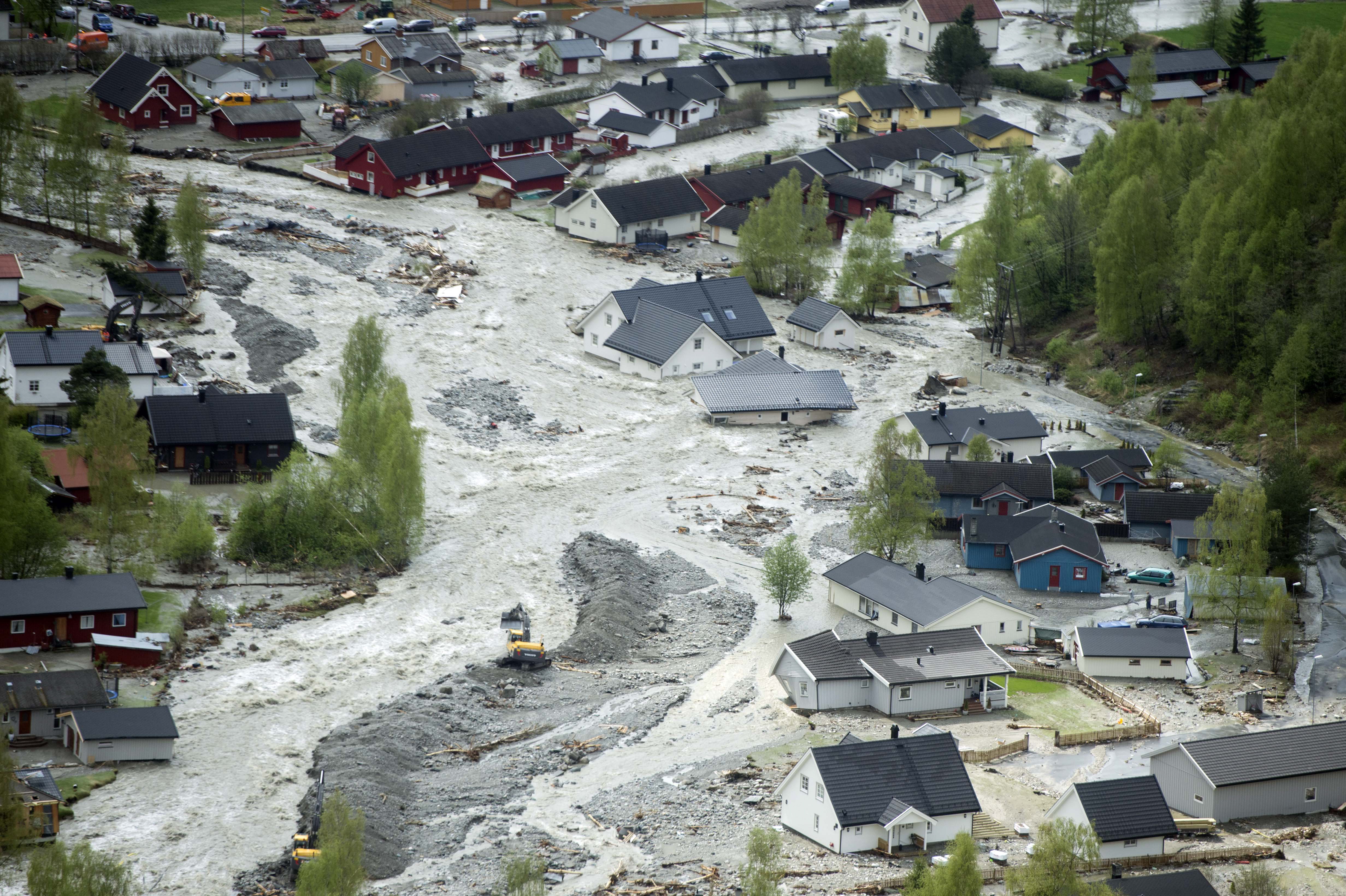 Flommen i mai 2013 ga ca. 2 200 skademeldinger. Anslåtte erstatninger er på 410 millioner kroner. På bildet ser vi elva Veikleåa som gjorde store ødeleggelser i Kvam. Foto: Espen Braata - NTB/Scanpix