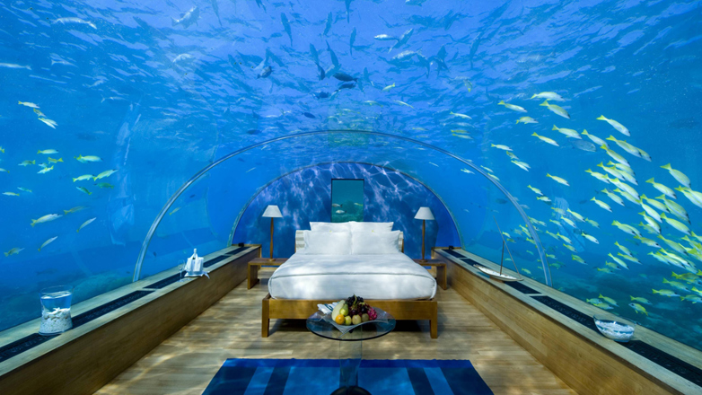 De færreste får oppleve denne type soverom, men reiser du til Maldivene, finner du dette på Conrad Maldives Hotel. Photo: Matador Network   