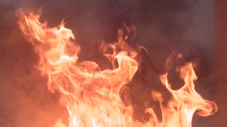 Lite trekk og fuktig ved kan bidra til at det danner seg et lag med beksot på innsiden av pipa. Antenner tjærelaget, kan temperaturen på pipebrannen bli så høy som opptil 1300-1400 grader celsius, opplyser forsikringsselskapet If. (Foto: If)