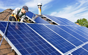 KAN TA TID: Det kan ta mange år å tjene inn pengene du må ut med for å få solcellepanel på taket. Foto: Elena Elisseeva / Scanstock Photo