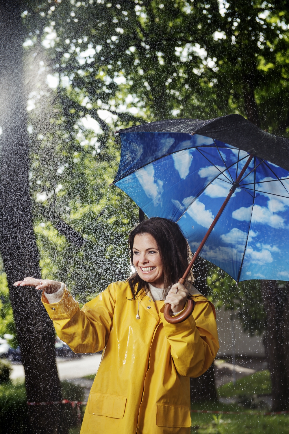 BEKYMRET: Statsmeteorolog Bente Wahl liker regnvær. Men nå er hun bekymret for mengdene. Foto: Hampus Lundgren. 