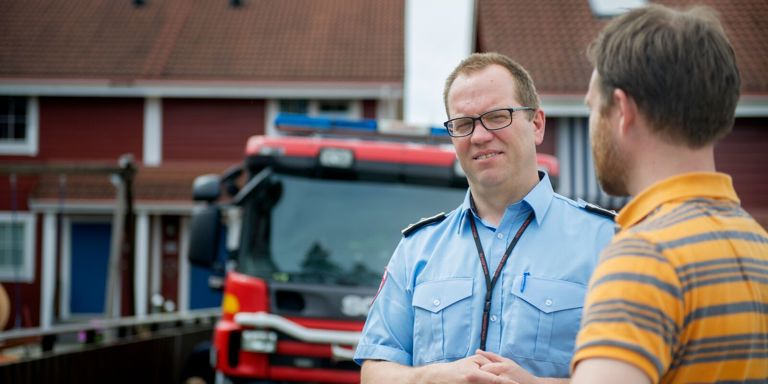Overingeniør Ole-Johan Rygh ved Asker brannstasjon viser deg den enkle veien til brannøvelse hjemmme i videoen under. Foto: Thomas Haugersveen.